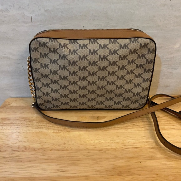 Michael Kors Jet Set monogrammed Logo Crossbody Bag - Picture 7 of 16